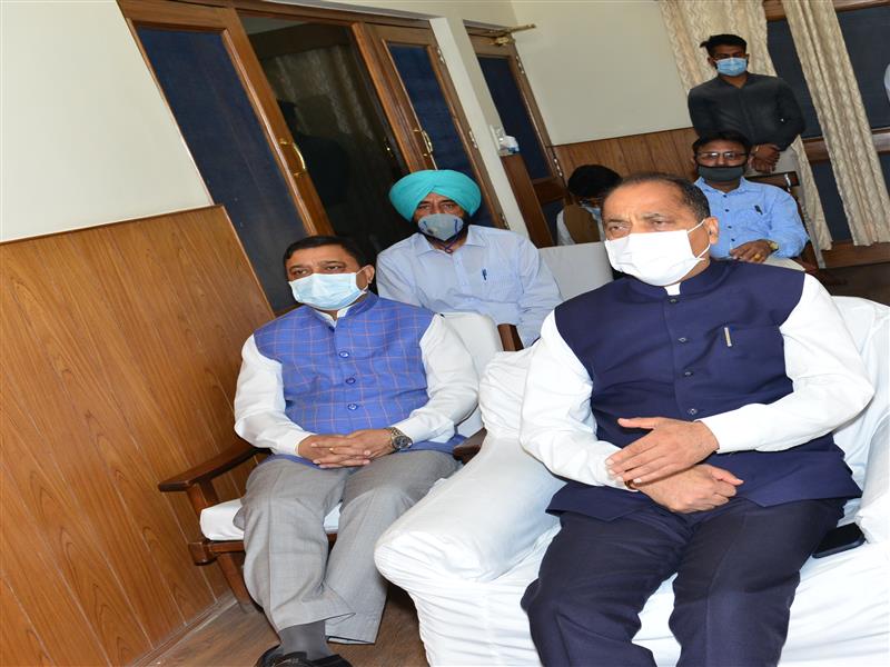 होम आईसोलेशन में रह रहे मरीजों की स्वास्थ्य मापदण्डों के अनुसार नियमित निगरानी की जाएः मुख्यमंत्री