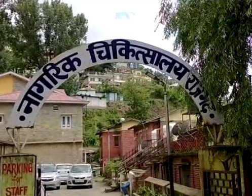 कोरोना की तीसरी लहर को लेकर राजगढ़ सिविल अस्पताल पहुंचे आईजीएमसी शिमला के चिकित्सक