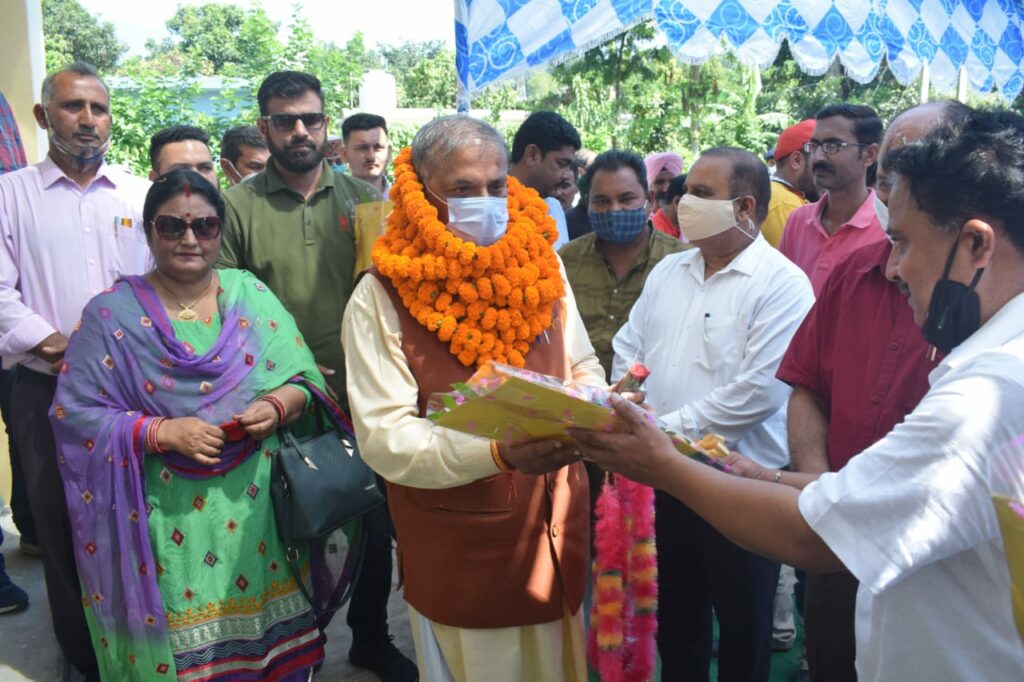 पांवटा गोज्जर डाक पत्थर सड़क पर 65 लाख की राशि से निर्मित दो पुल शीध्र किए जाएगे लोगाें को समर्पित-सुखराम चौधरी