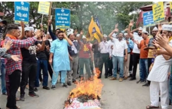 अग्निपथ योजना के विरोध में आप का प्रदर्शन, प्रधानमंत्री की निकली शव यात्रा