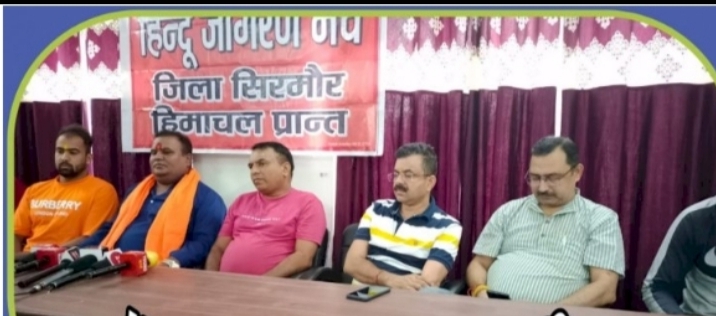 काली माता की सिगरेट पीते हुए इपोस्ट डालने पर बिफरा हिंदू जागरण मंच, फिल्म निर्माता के खिलाफ दर्ज करवाएंगे एफआईआर