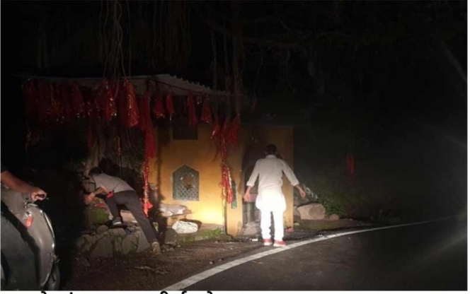एनएच-907 ए के विशाल बरगद के नीचे जल्द विराजेंगे शनि देव