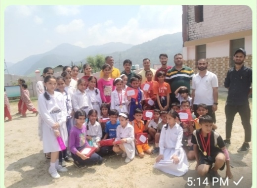 प्राथमिक केन्द्रस्तरीय प्रतियोगिता में डी0ए0वीएन0 पब्लिक स्कूल ददाहू को इस प्रतियोगिता का आलराऊंड बेस्ट का खिताब मिला।