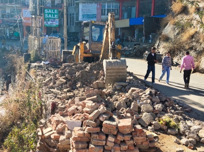राजगढ़ शहर में गरीब लोगों की छोटी दुकानों पर चला पीला पंजा-