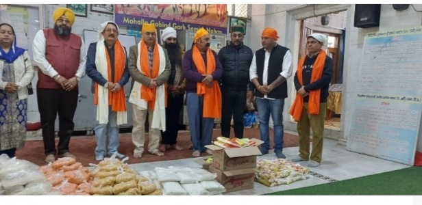 दशमेश सेवा सोसायटी ने 40 परिवारों को बांटा राशन