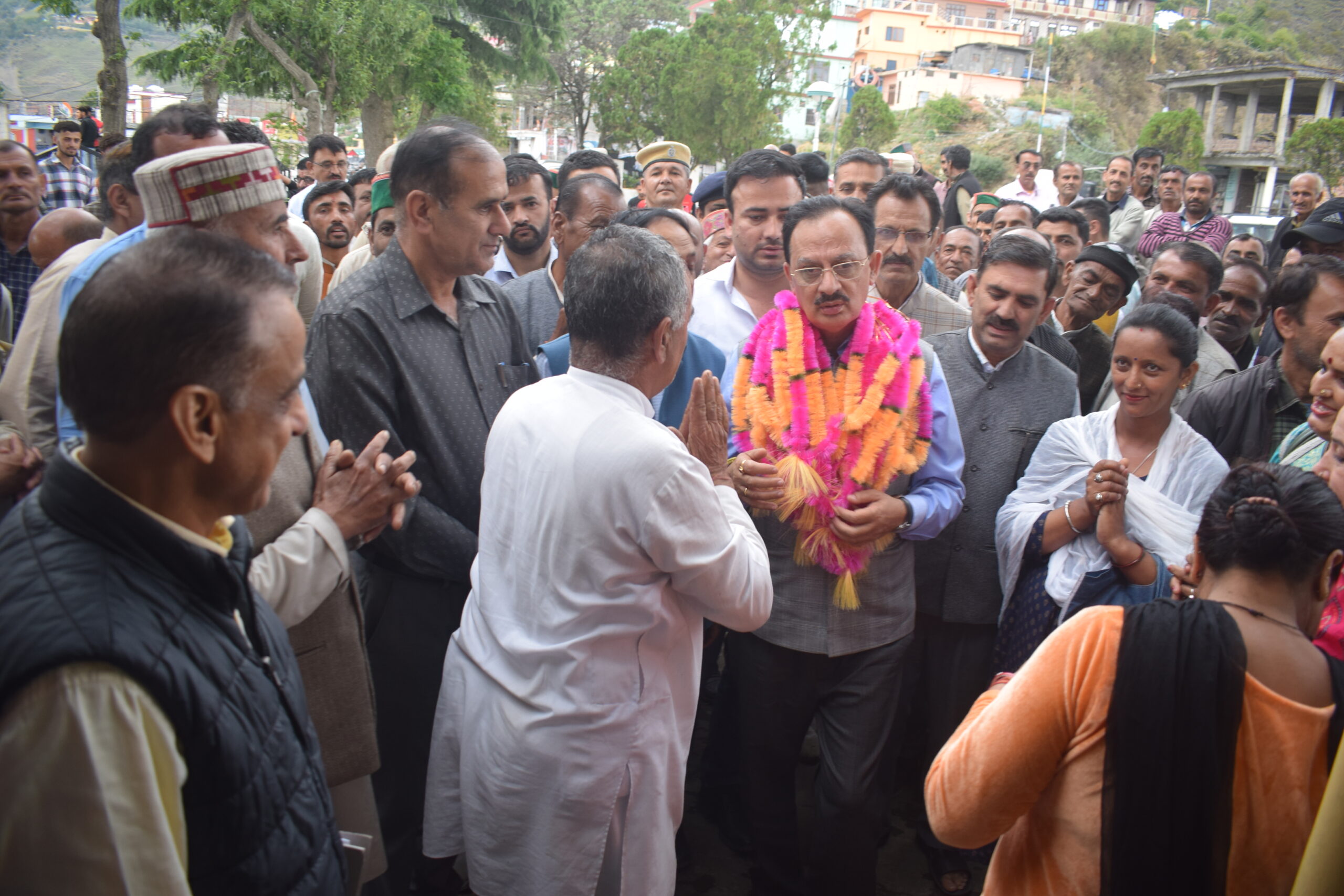 शिलाई में मिनी सचिवालय व अस्पताल भवन का शीघ्र होगा निर्माण- हर्षवर्धन चैहान उद्योग मंत्री ने कफोटा, टिम्बी व शिलाई में किया लोगों की समस्याओं का निपटारा