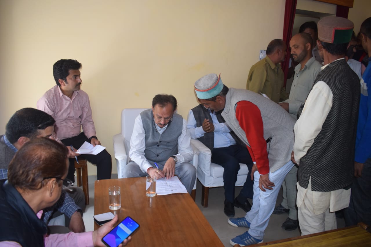 उद्योग मंत्री ने पांवटा साहिब, कफोटा और शिलाई में सुनी जनसमस्याएं