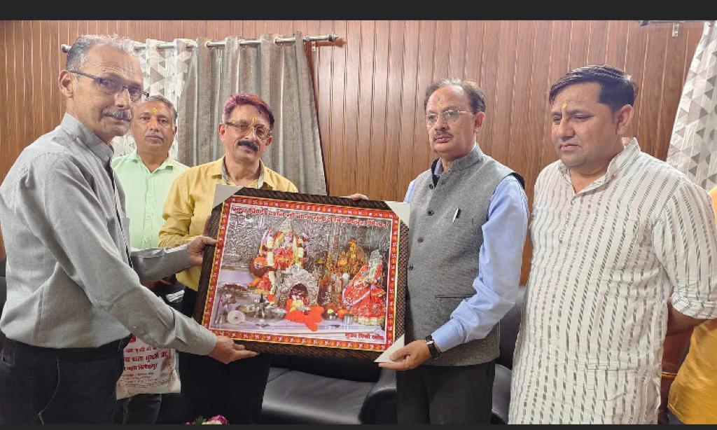 उद्योग मंत्री हर्षवर्धन चौहान ने माता बालासुंदरी मंदिर में टेका माथा