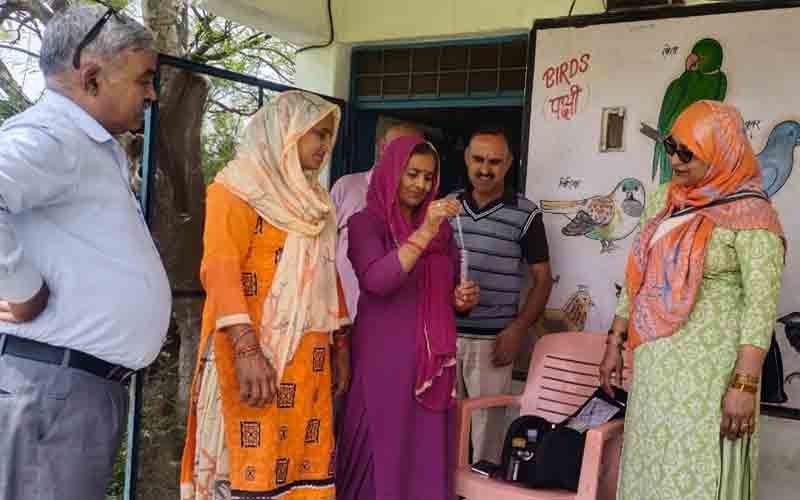 जल शक्ति विभाग नाहन ने शुरू किया वाटर टैंकों की सफाई का अभियान
