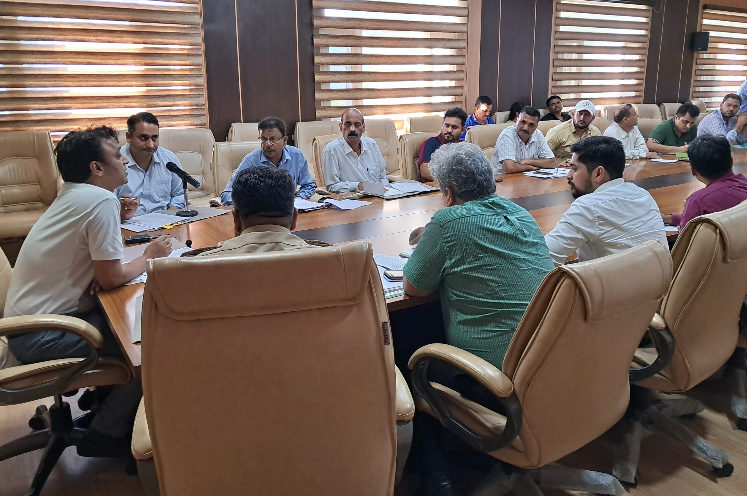 Sirmour # News # शहरी क्षेत्रों के साथ ही पंचायतों में भी व्यवस्थित हो कचरा निष्पादन प्रक्रिया-विवेक शर्मा