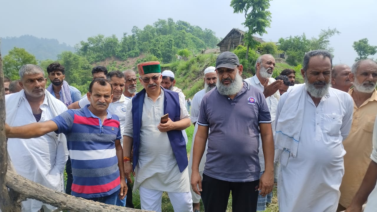 Sirmour # News # अजय सोलंकी ने बिक्रमबाग में प्रभावित परिवार से मिलकर जाना हाल