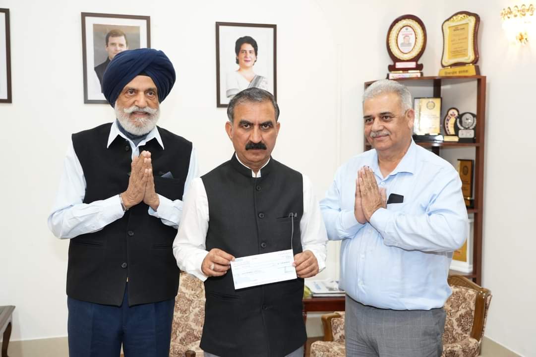 राधा स्वामी सत्संग ब्यास के प्रतिनिधिमण्डल ने आपदा राहत कोष में 2 करोड़ रुपये का चेक भेंट किया