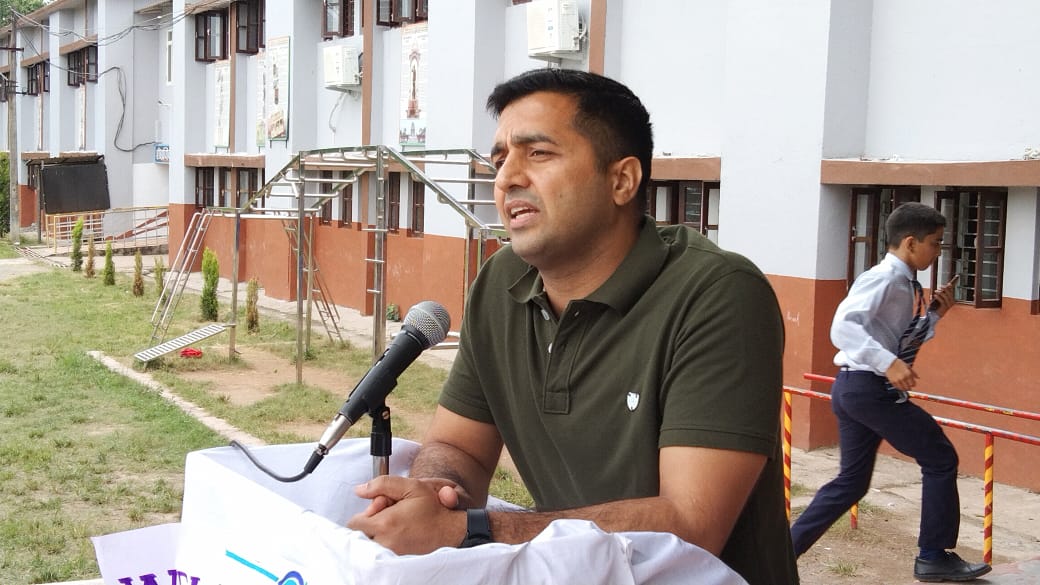 सीनियर साइंटिस्ट डॉ अशोक वर्मा का जेएनवी नाहन में स्वागत