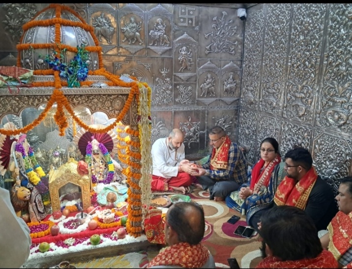 उपायुक्त सिरमौर सुमित खिमटा ने माता बालासुंदरी मंदिर में की पूजा अर्चना