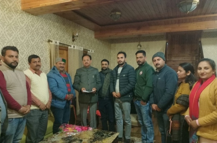 पटवारी एवं कानूनगो के प्रतिनिधि मंडल ने हर्षवर्धन चौहान और सरकार का धन्यवाद किया