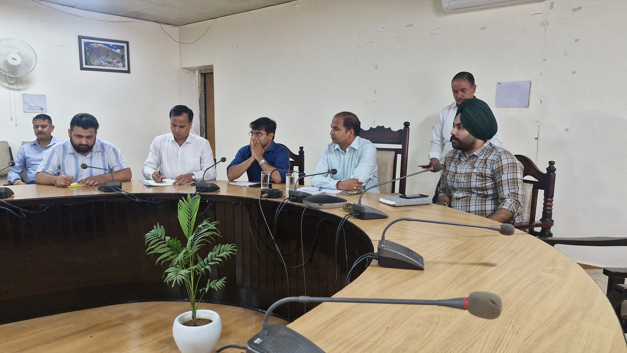 बिलासपुर में एयरो स्पोर्ट्स को सुरक्षित और व्यवस्थित बनाने के लिए जिला स्तरीय समिति की बैठक