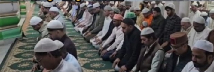 मस्जिदों में पढ़ी गई ईद उल फितर की नमाज