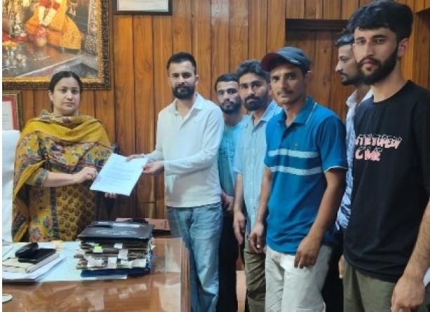 नाहन में ओबीसी को लेकर जनगणना 2026 में अलग कॉलम की उठी मांग, डीसी को सौंपा ज्ञापन