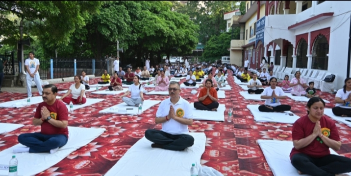 आयुष विभाग सिरमौर द्वारा जिला स्तरीय योग शिविर कार्यक्रम आयोजित किया गया