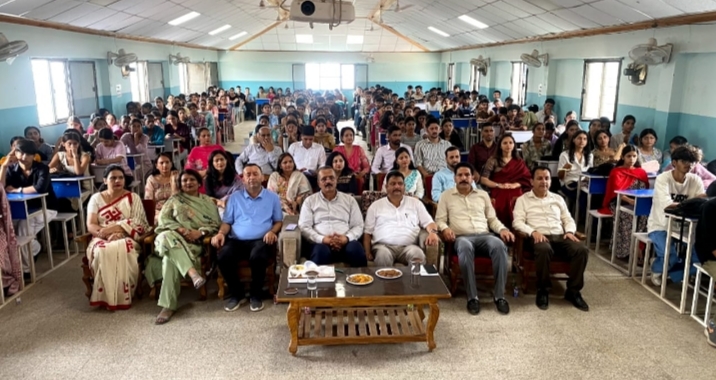 राजकीय महाविद्यालय नाहन में आज प्रथम वर्ष के नए विद्यार्थियों के लिए दीक्षारंभ कार्यक्रम आयोजित किया गया