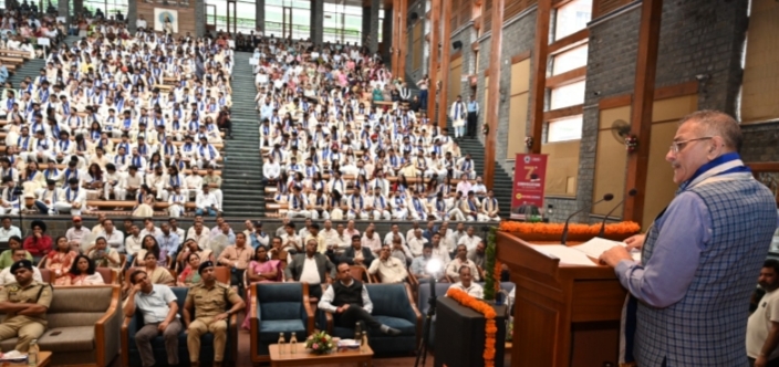 राज्यपाल ने जेयूआईटी के 7वें दीक्षांत समारोह में मेधावियों को स्वर्ण पदक प्रदान किए