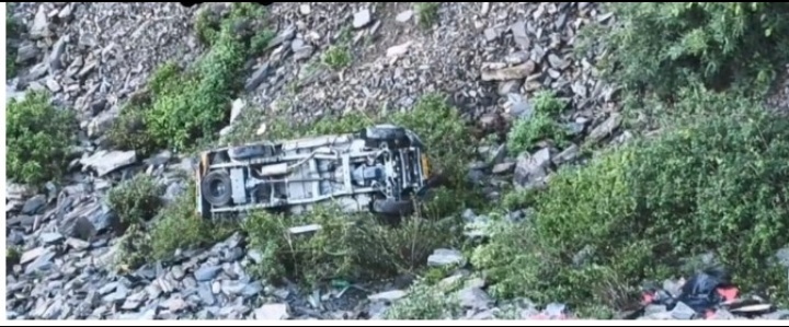 रेणुका क्षेत्र के गतलोग में खाई में गिरी पिकअप 4 की मौत व 9 घायल