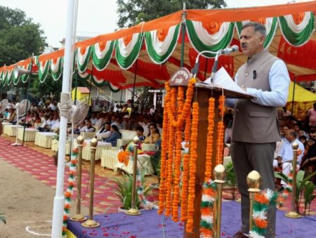 नाहन चौगान में आयोजित हुआ जिला स्तरीय स्वतंत्रता दिवस समारोह,