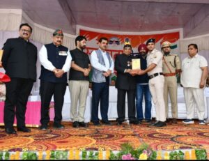 डॉ. शांडिल ने उत्कृष्ट कार्य के लिए विभूतियों को किया सम्मानित