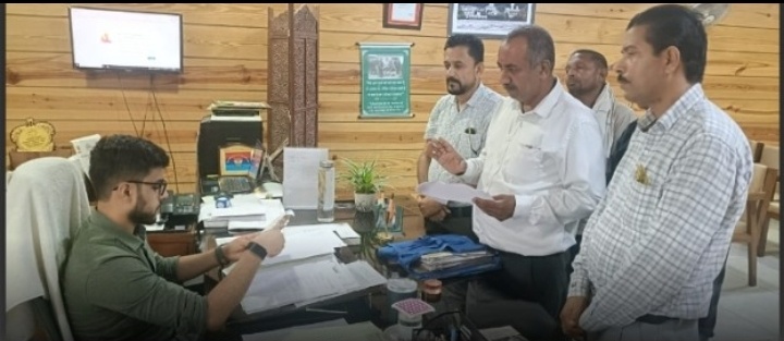 चौक बन रहे हादसों का कारण, पांवटा कांग्रेस नेताओं ने एसडीएम के माध्यम से नितिन गडकरी को भेजा ज्ञापन