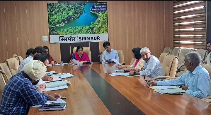 उपायुक्त प्रियंका वर्मा की अध्यक्षता में जिला जल स्वच्छता मिशन समिति की बैठक आयोजित