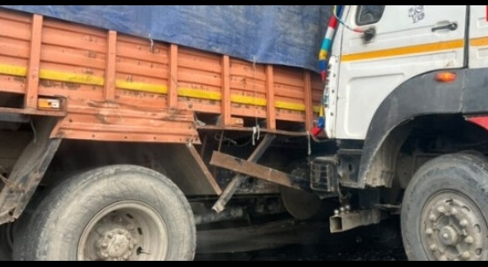 कालाअंब-पांवटा साहिब हाईवे पर भिड़े भारी वाहन, बड़ा हादसा टला, पुलिस जांच में जुटी