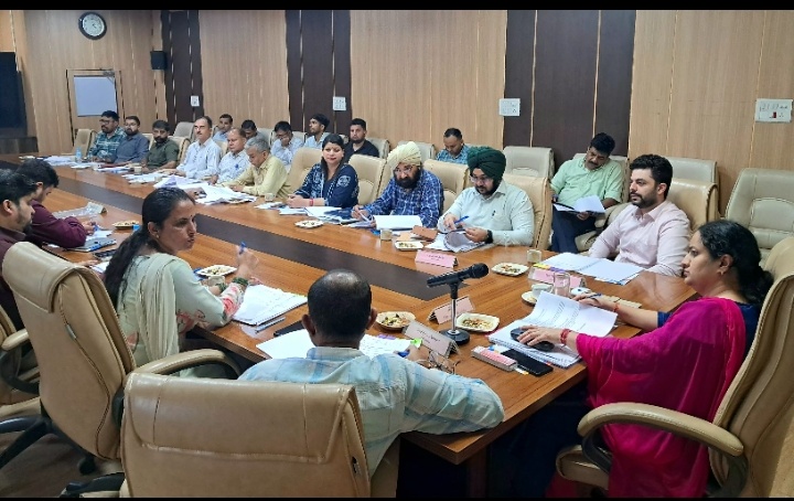 उपायुक्त प्रियंका वर्मा की अध्क्षता में यूको आरसेटी की जिला स्तरीय समीक्षा समीति एवं जिला सलाहकार समिति की त्रैमासिक बैठक हुई आयोजित