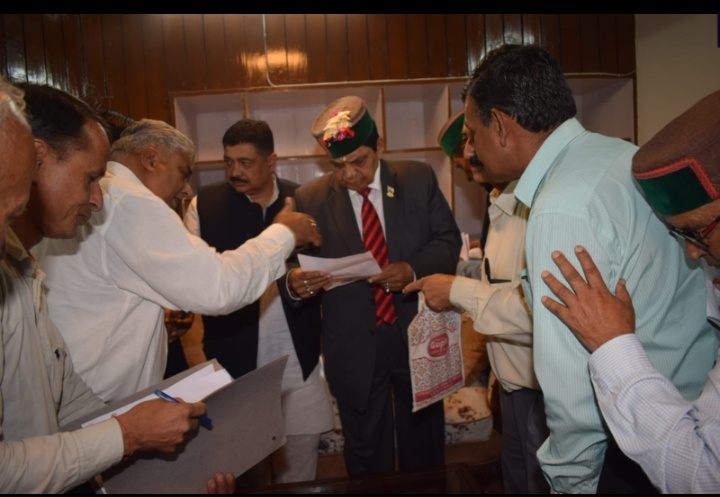 डॉ. शांडिल ने कूड़ा एकत्रित करने वाली ई-रिक्शा को हरी झण्डी दिखाकर किया रवाना