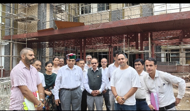 डॉ. शांडिल ने किया अत्याधुनिक निर्माणाधीन बहुउद्देशीय अस्पताल का निरीक्षण