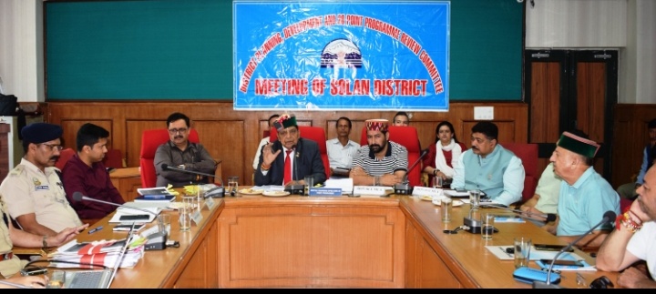 जनकल्याणकारी योजनाओं का लाभ पात्र लोगों तक पहुंचाने के लिए प्रदेश सरकार प्रतिबद्ध – डॉ. शांडिल