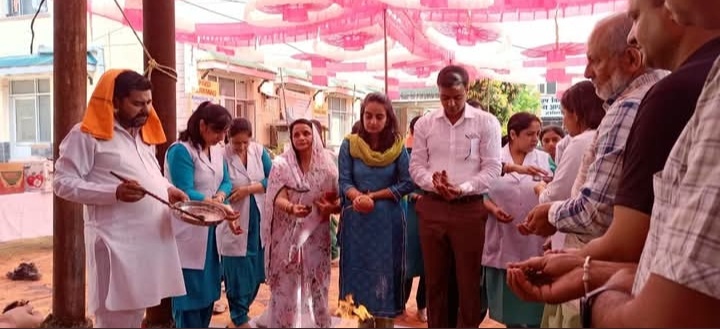 उपायुक्त गंधर्वा राठौड़ ने धनवंतरि पूजन और हवन के साथ किया शुभारंभ