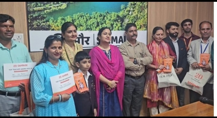 उत्कृष्ट कार्य करने वाले जिला के 6 शिक्षकों को डीसी सिरमौर ने सम्मानित किया