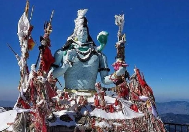 सिरमौर की सबसे ऊंची चोटी चूड़धार पर सीजन की पहली बर्फबारी