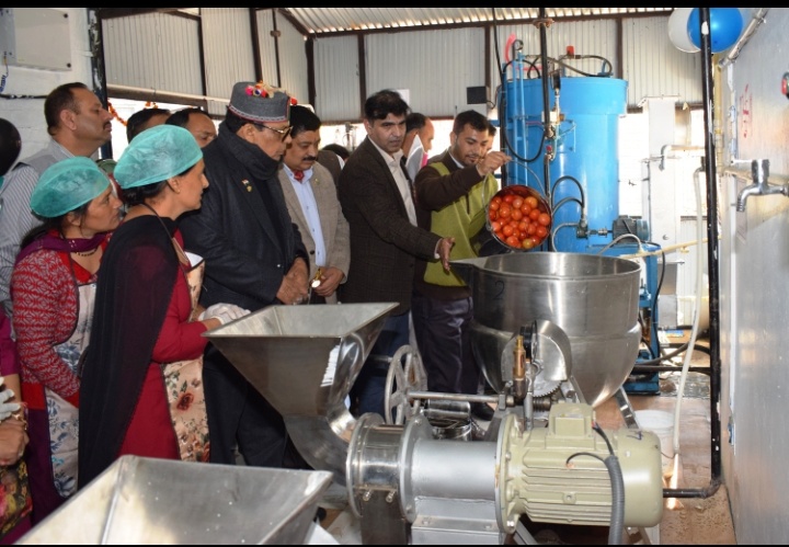 महिला आर्थिकी के साथ क्षेत्र के विकास को नई दिशा प्रदान करेंगी टमाटर प्रसंस्करण इकाइयां – डॉ. शांडिल